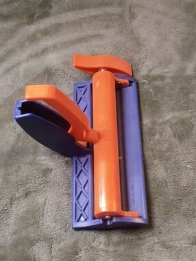 Fiskars Paper Crimper Orange and Purple Handheld